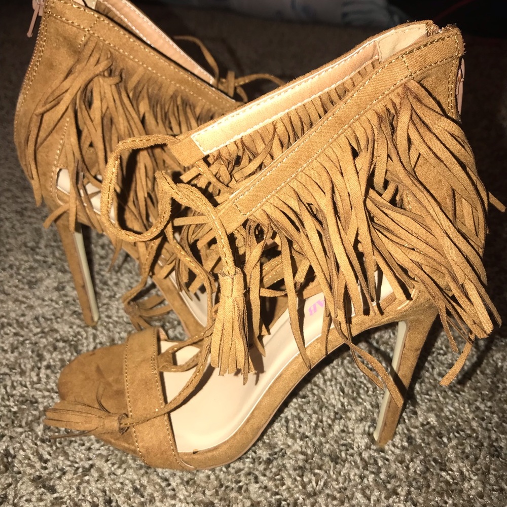 Heels - Picture 3 of 4